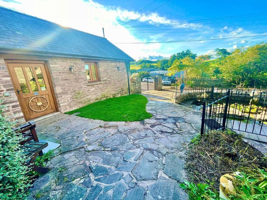 Stone Built Barn In A Beautiful Rural Setting Villa Llangwm-Isaf Buitenkant foto