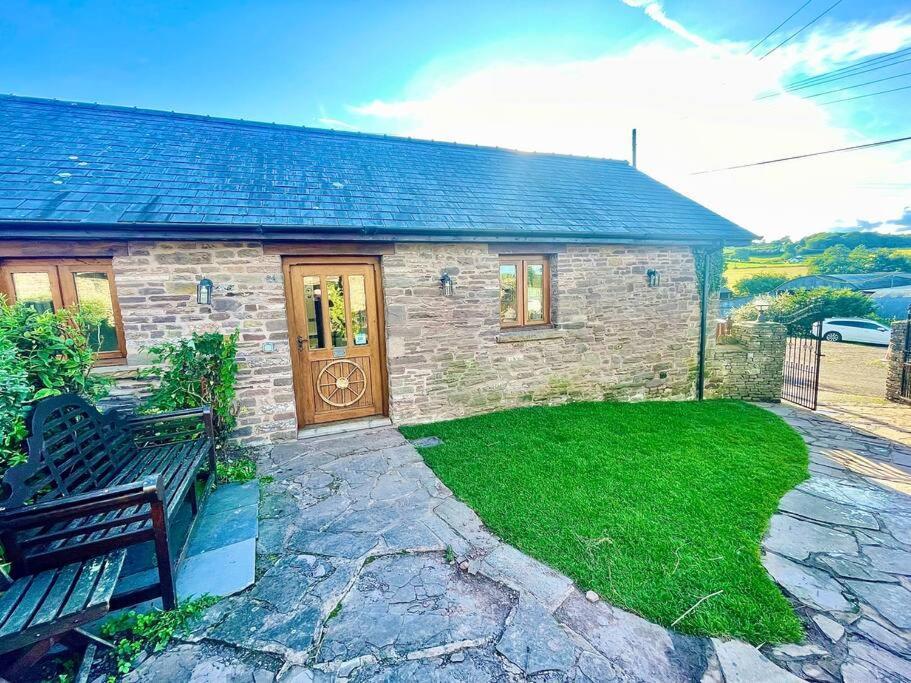 Stone Built Barn In A Beautiful Rural Setting Villa Llangwm-Isaf Buitenkant foto